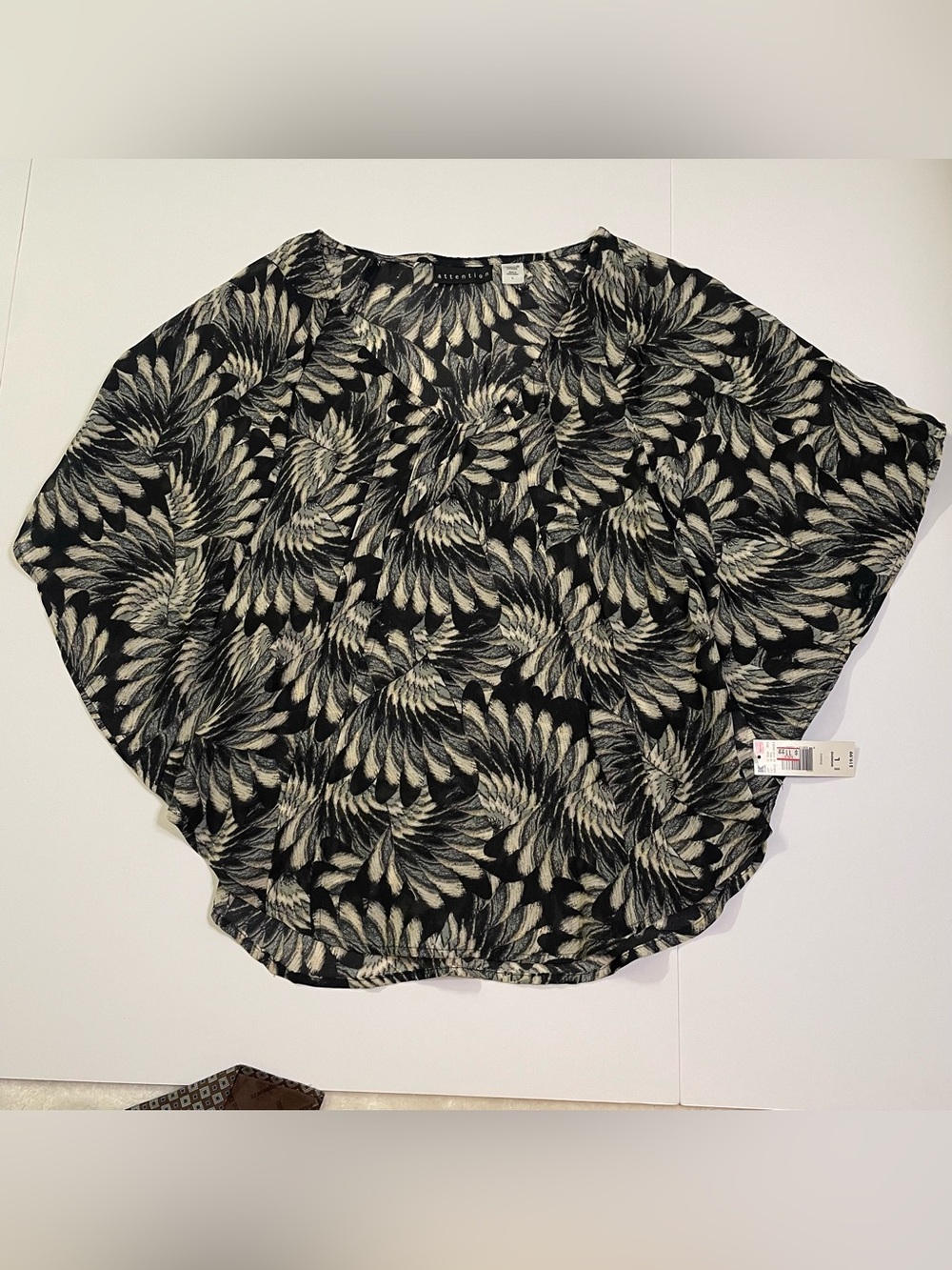 Sleeved Poncho Top with Grayscale Abstract Print size L